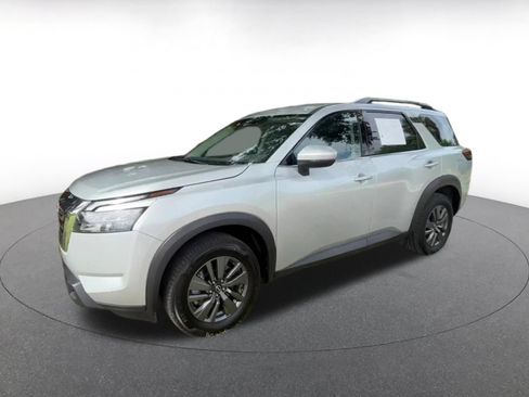 Used 2025 Nissan Pathfinder SV FWD image 8