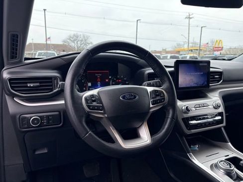 Used 2023 Ford Explorer XLT w/ Equipment Group 202A image 5