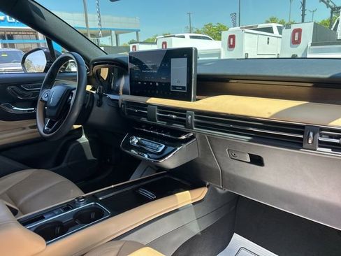 Used 2023 Lincoln Corsair Reserve FWD image 33