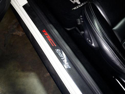 Used 2015 Maserati GranTurismo MC image 31