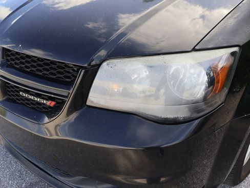 Used 2017 Dodge Grand Caravan GT image 3