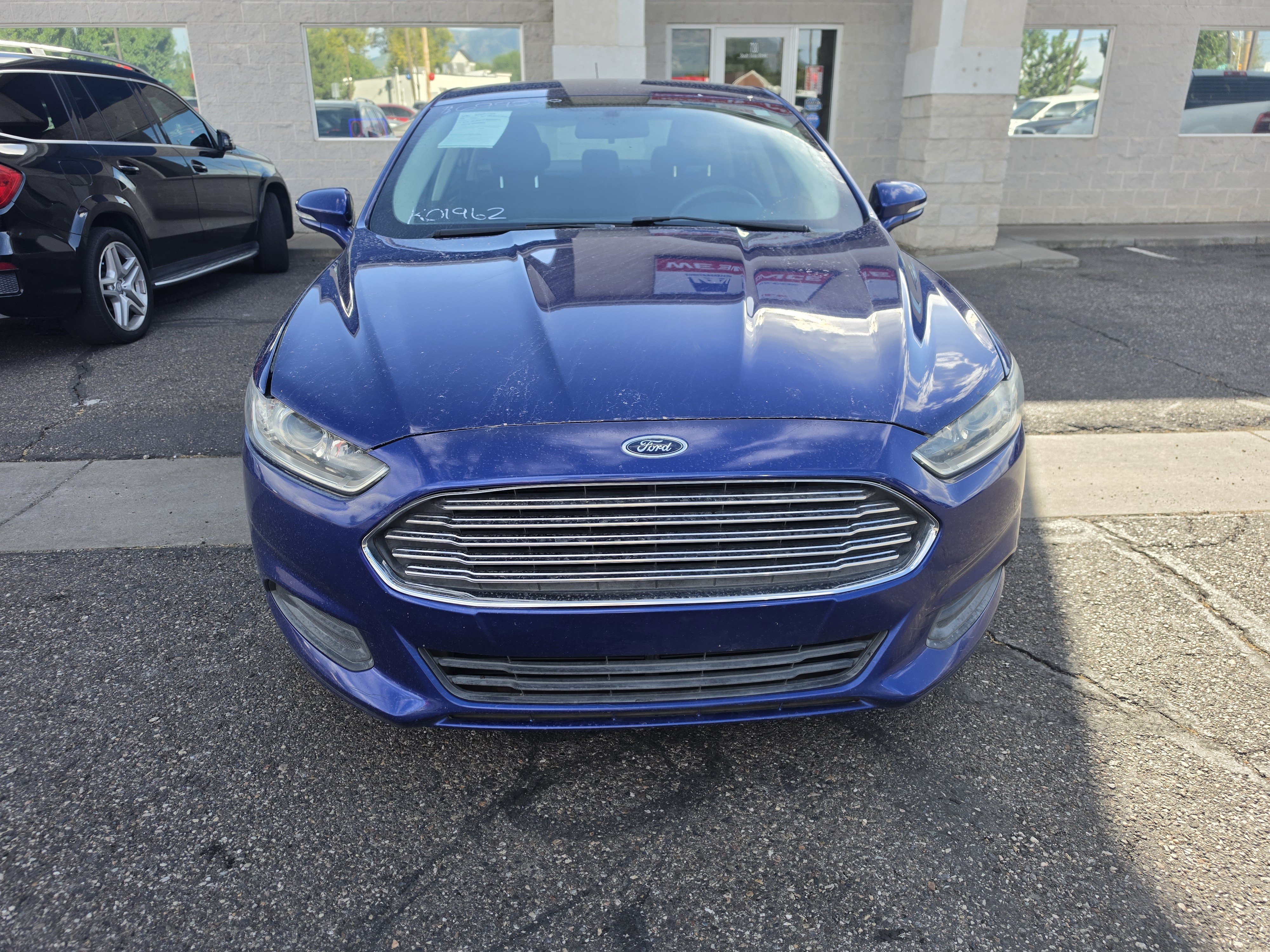 Used 2015 Ford Fusion SE FWD image 2