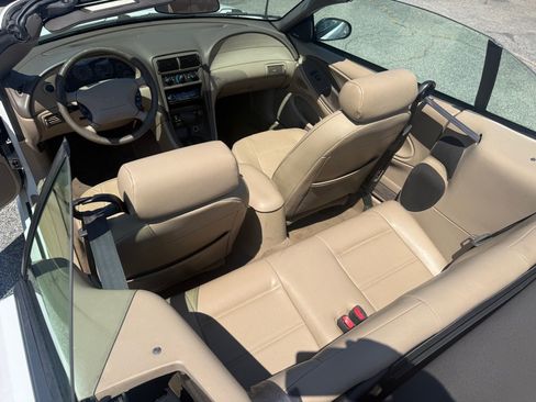Used 2001 Ford Mustang Convertible RWD image 11