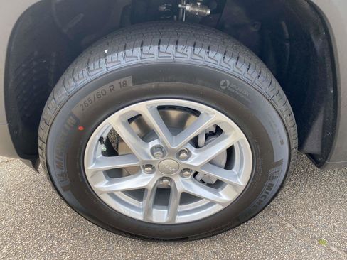 New 2025 Jeep Grand Cherokee Laredo X image 8