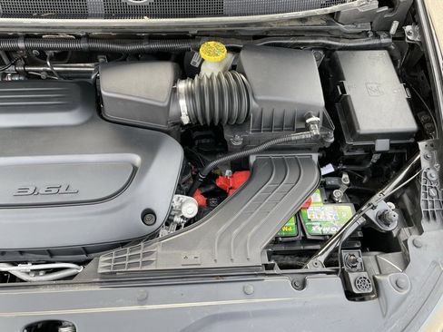 Used 2024 Chrysler Voyager LX image 40