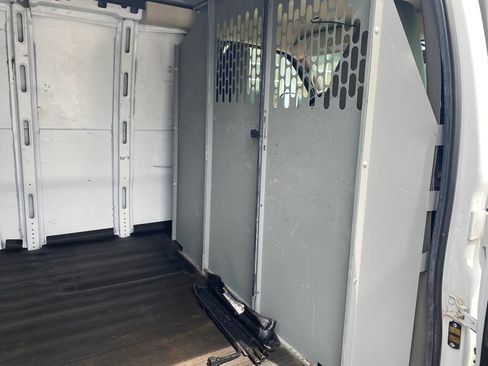 Used 2018 Chevrolet Express 2500 Extended RWD image 21