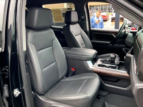 Used 2024 GMC Sierra 1500 SLT w/ SLT Convenience Package image 9