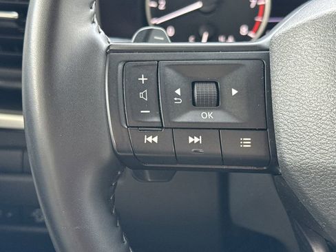 Used 2025 Nissan Rogue SV image 35