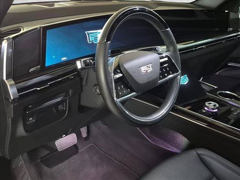 Used 2025 Cadillac Escalade Luxury RWD image 11