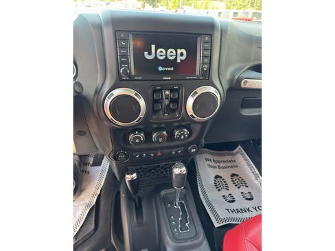 Used 2015 Jeep Wrangler Unlimited Sahara w/ Connectivity Group AWD/4WD image 17