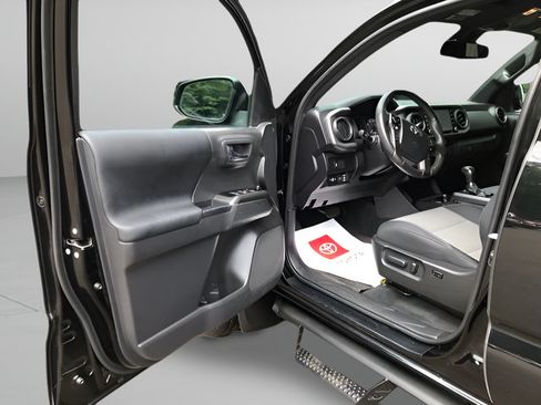 Certified 2023 Toyota Tacoma TRD Off-Road AWD/4WD image 12