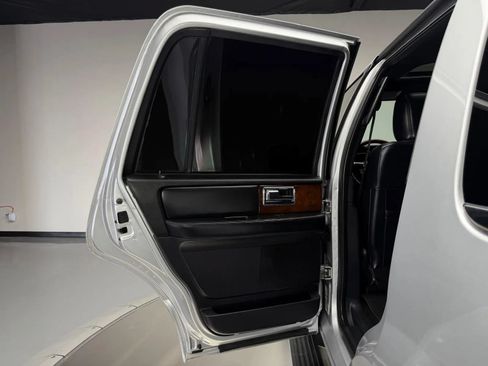 Used 2015 Lincoln Navigator 4WD image 18