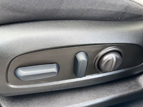 Used 2023 Chevrolet Equinox LT image 17