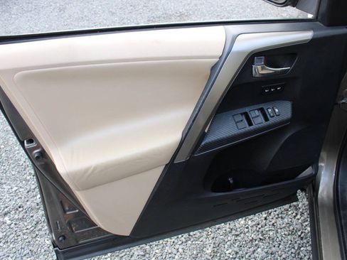 Used 2013 Toyota RAV4 Limited AWD/4WD image 22