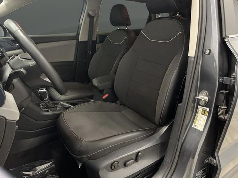 Used 2023 Volkswagen Taos SE image 4