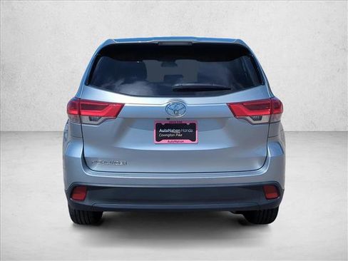 Used 2017 Toyota Highlander LE FWD image 8