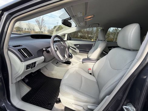 Used 2011 Toyota Prius Three image 10