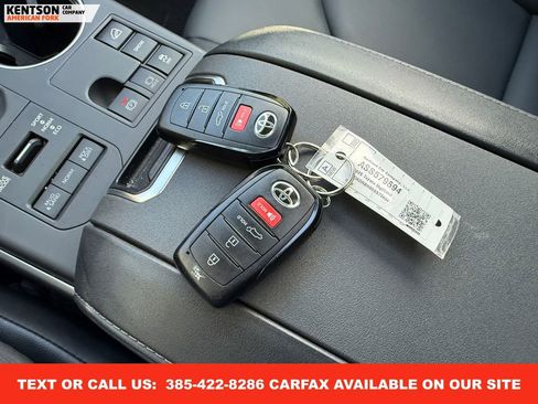Used 2025 Toyota Highlander XLE image 47