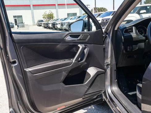 Used 2020 Volkswagen Tiguan SE w/ Panoramic Sunroof Package FWD image 26