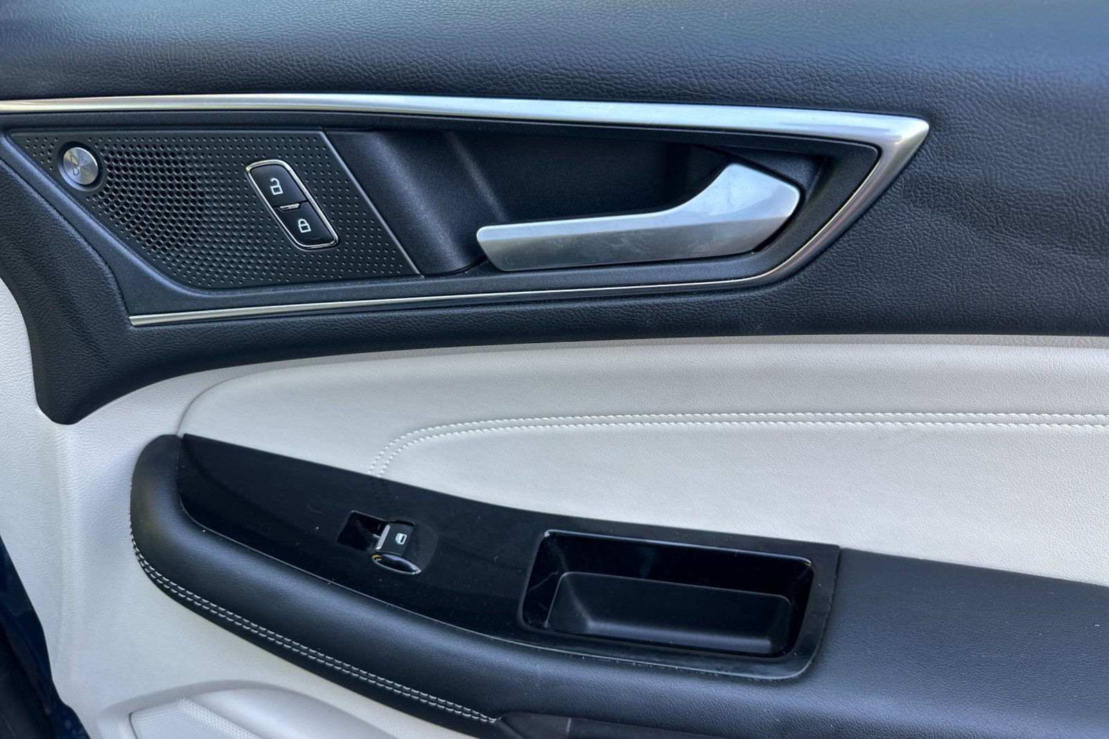 Used 2020 Ford Edge Titanium FWD image 20