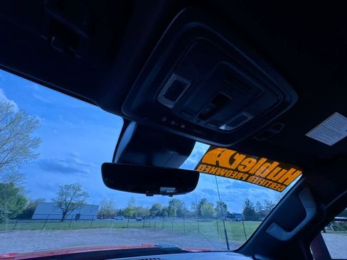 Used 2024 Chevrolet Silverado 2500 ZR2 w/ Technology Package image 31