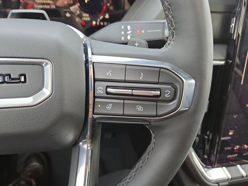 Used 2025 GMC Yukon XL Denali w/ Denali Reserve Package image 21