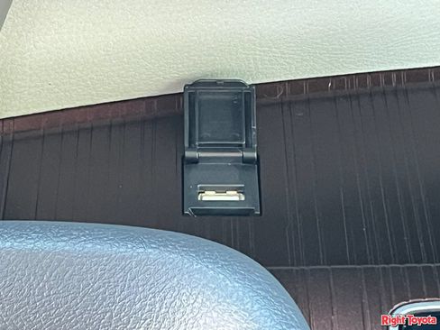 Certified 2024 Toyota Sienna XLE FWD image 27