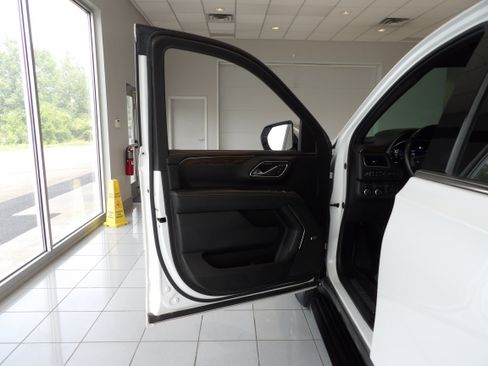 Used 2023 Chevrolet Tahoe Premier w/ Advanced Technology Package AWD/4WD image 9