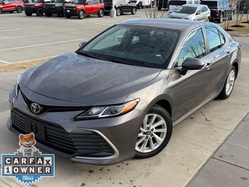 Used 2024 Toyota Camry LE image 3