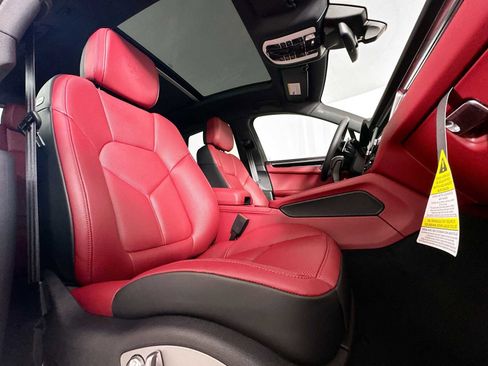 New 2025 Porsche Macan image 29