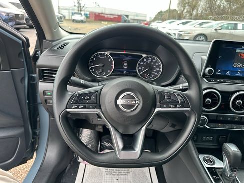 Used 2024 Nissan Sentra SV image 17