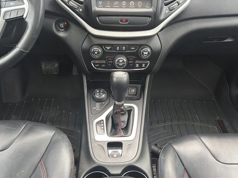 Used 2015 Jeep Cherokee Trailhawk w/ Comfort/Convenience Group image 14