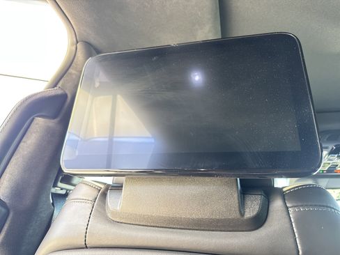 Used 2025 Cadillac Escalade Sport Platinum w/ LPO, ONYX Package image 30