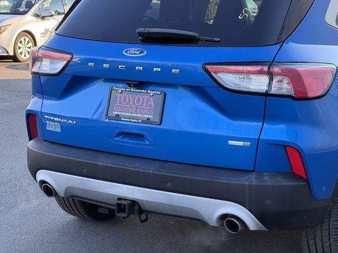 Used 2020 Ford Escape Titanium image 38