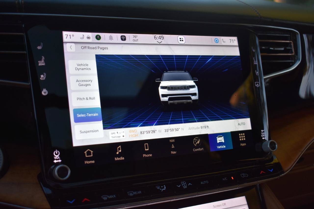 Used 2023 Jeep Grand Wagoneer L Series III w/ Rear Seat Video Group 1 AWD/4WD image 54