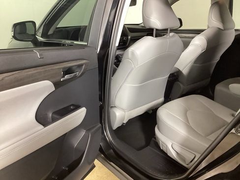 Used 2020 Toyota Highlander Platinum AWD/4WD image 22