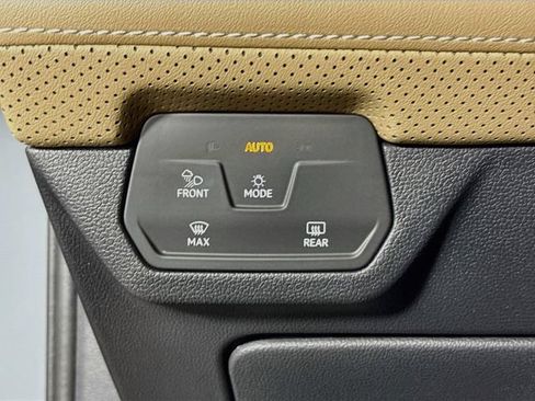 Certified 2025 Volkswagen Atlas Cross Sport SE AWD/4WD image 11