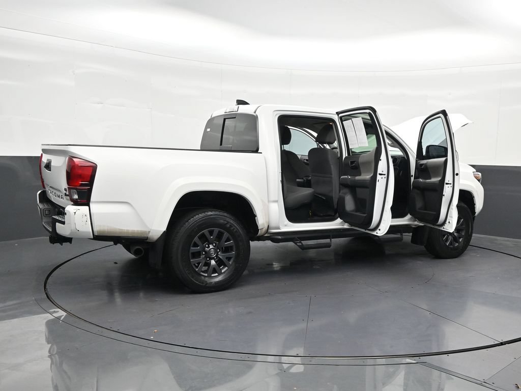 Used 2023 Toyota Tacoma SR5 AWD/4WD image 32