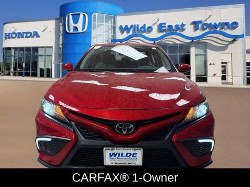 Used 2022 Toyota Camry SE image 3