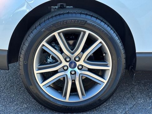 Used 2021 Ford Edge Titanium image 24