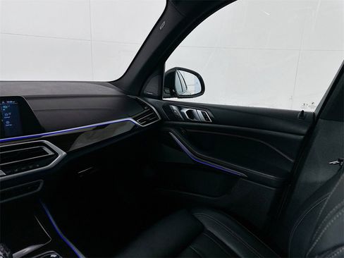 Used 2020 BMW X5 M50i image 23