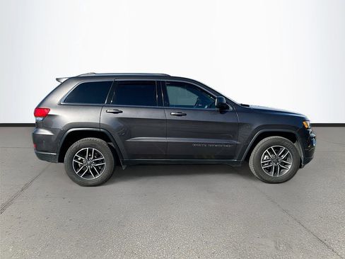 Certified 2019 Jeep Grand Cherokee Laredo w/ 18" Wheel & 8.4" Radio Group image 8