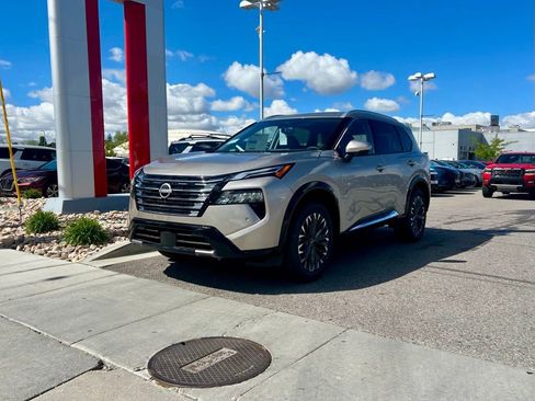 New 2026 Nissan Rogue Platinum AWD/4WD image 2