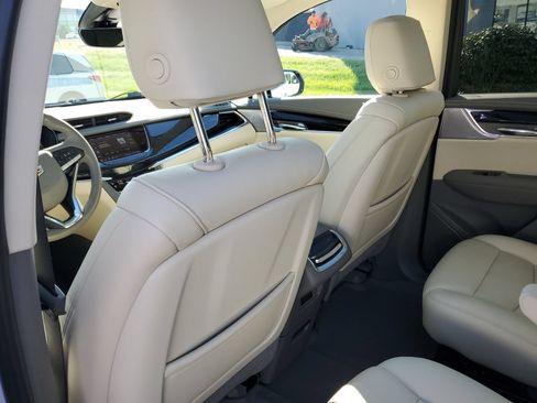 Used 2025 Cadillac XT6 Premium Luxury w/ Technology Package AWD/4WD image 15