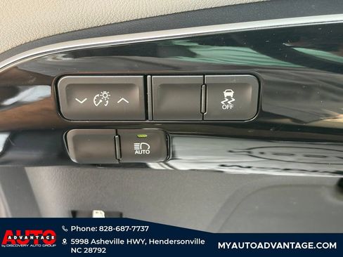 Used 2017 Toyota Prius Two FWD image 18