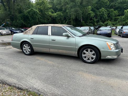 Used 2006 Cadillac DTS w/ Trunk Convenience Package FWD image 7