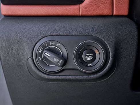 Used 2022 Maserati Levante GT image 34