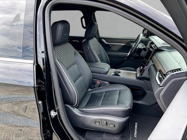 Used 2025 GMC Acadia Denali w/ LPO, Floor Liner Package FWD image 9