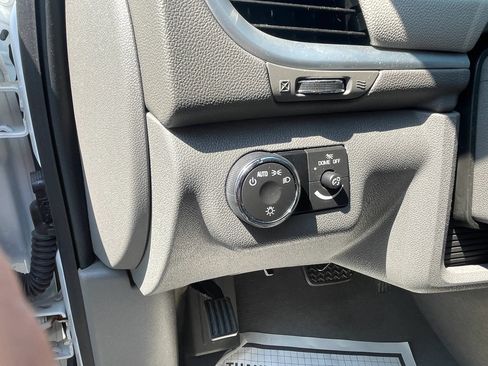 Used 2017 Chevrolet Traverse LS FWD image 17