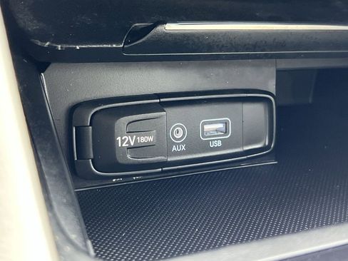 Used 2019 Genesis G70 2.0T Advanced image 32